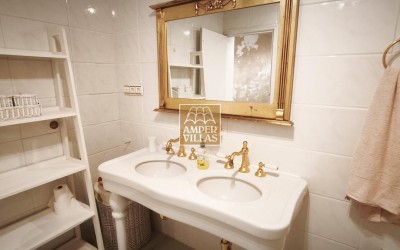 Casa de pueblo en Altea la Vella, en 2 plantas con varias terrazas.